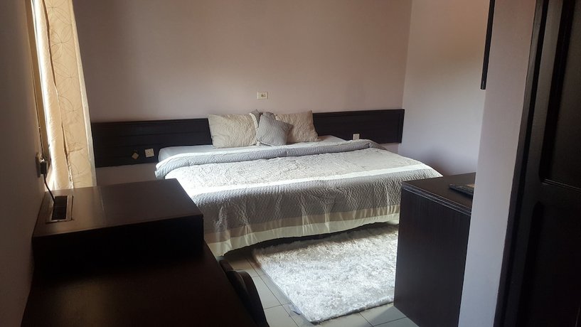 Imagen de la habitación del Hotel First Choice. Foto 13
