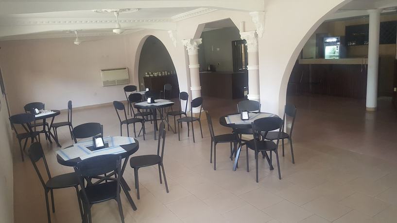 Imagen del bar/restaurante del Hotel First Choice. Foto 7