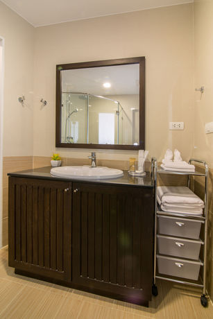Imagen de los interiores del Hotel First Choice Grand Suites. Foto 6