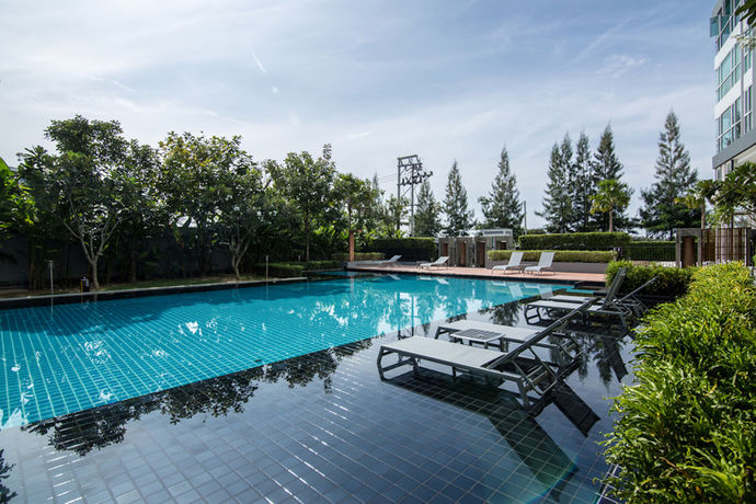 Imagen de la piscina del Hotel First Choice Grand Suites. Foto 13