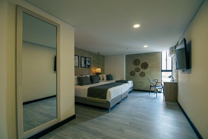 Imagen de la habitación del Hotel First Class. Foto 15