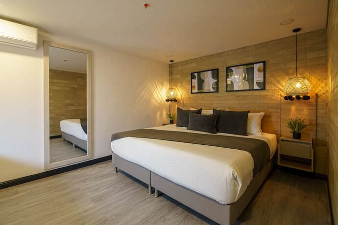 Imagen de la habitación del Hotel First Class. Foto 20