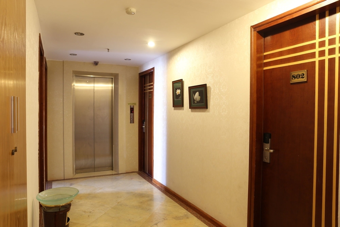 Imagen de los interiores del Hotel First Eden. Foto 14