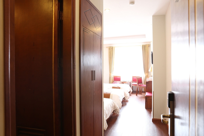 Imagen de la habitación del Hotel First Eden. Foto 12
