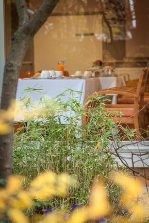 Imagen del bar/restaurante del Hotel First Euroflat. Foto 4