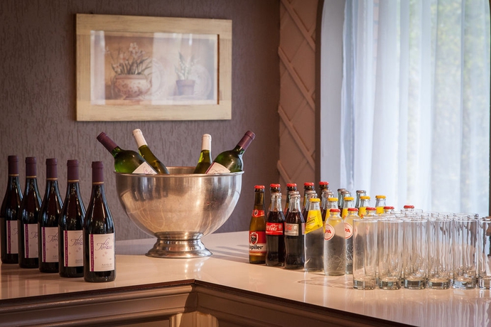 Imagen del bar/restaurante del Hotel First Euroflat. Foto 5