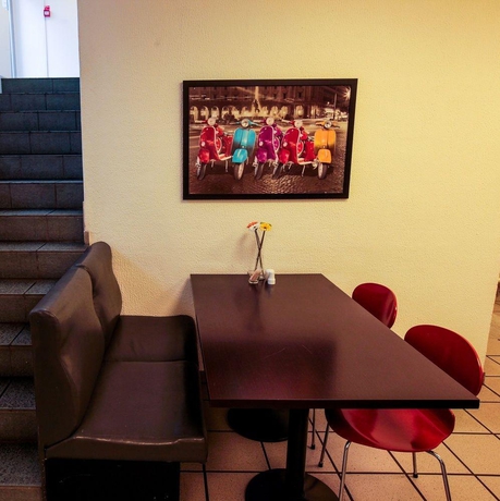 Imagen de la habitación del Hotel First Excelsior. Foto 16