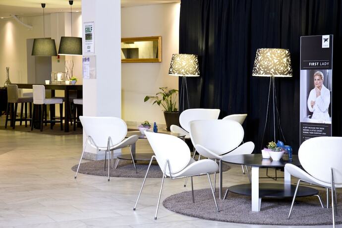 Imagen de los interiores del Hotel First Grand Falun. Foto 28