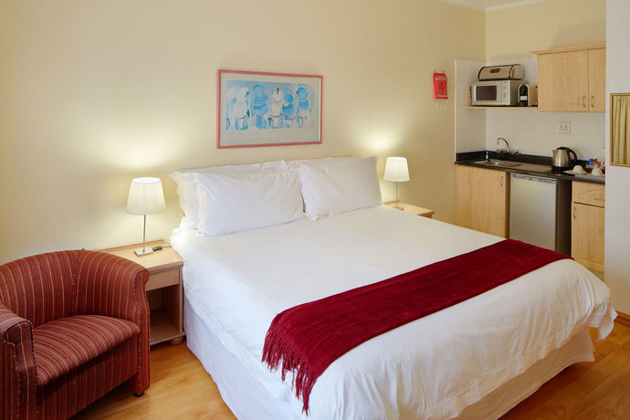 Imagen de los exteriores del Hotel First Group Riviera Suites. Foto 12