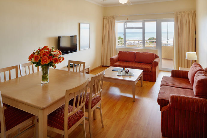 Imagen de los exteriores del Hotel First Group Riviera Suites. Foto 14