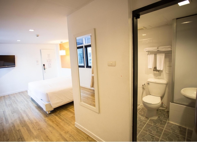 Imagen de la habitación del Hotel First House. Foto 5