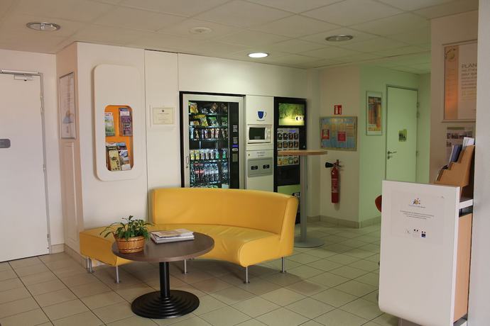 Imagen de los interiores del Hotel First Inn. Foto 8