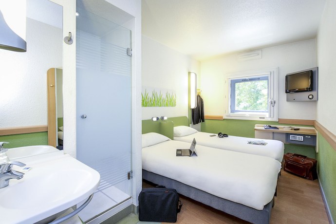 Imagen de la habitación del Hotel First Inn. Foto 5