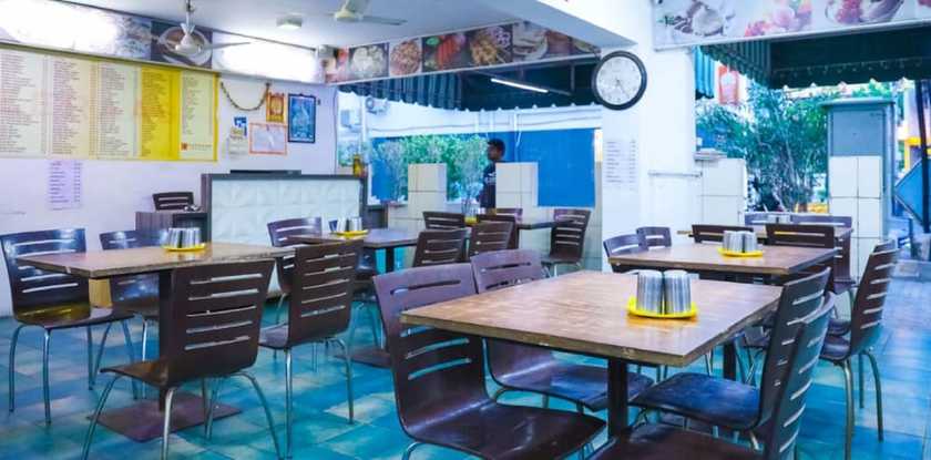 Imagen del bar/restaurante del Hotel First Inns. Foto 5