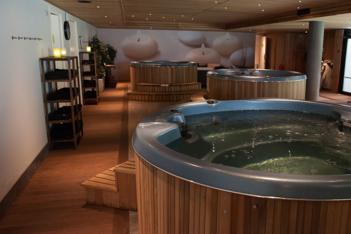 Imagen de la piscina del Hotel First Lindö Park. Foto 15