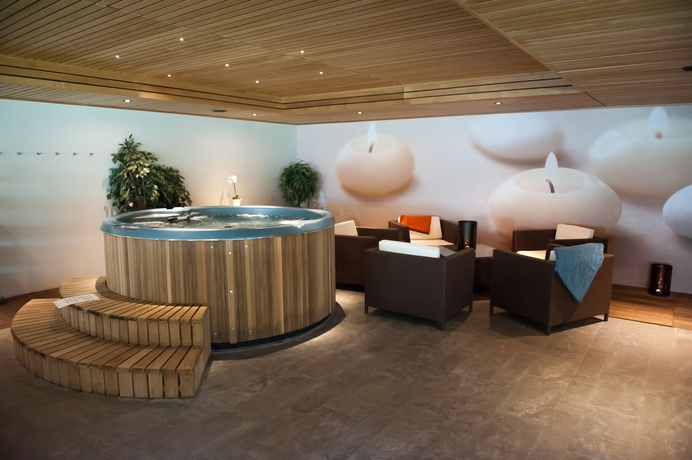 Imagen de la piscina del Hotel First Lindö Park. Foto 16