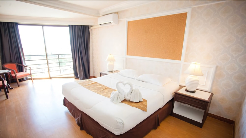 Imagen de la habitación del Hotel First Pacific Cirrus. Foto 10