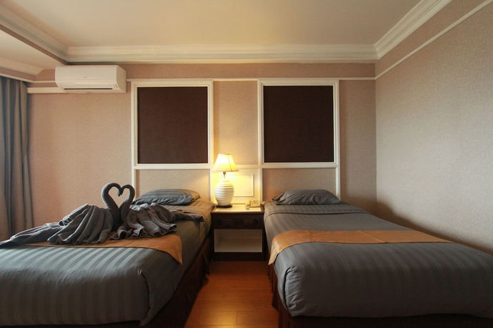 Imagen de la habitación del Hotel First Pacific Cirrus. Foto 11
