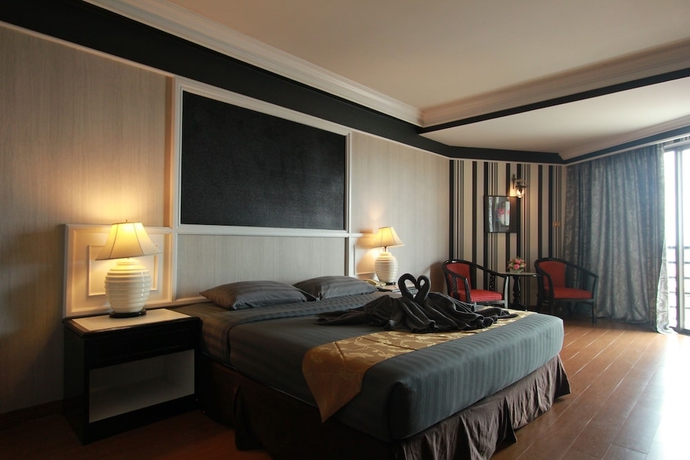 Imagen de la habitación del Hotel First Pacific Cirrus. Foto 13