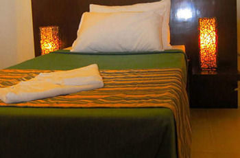 Imagen de los interiores del Hotel First Pacific Inn. Foto 11