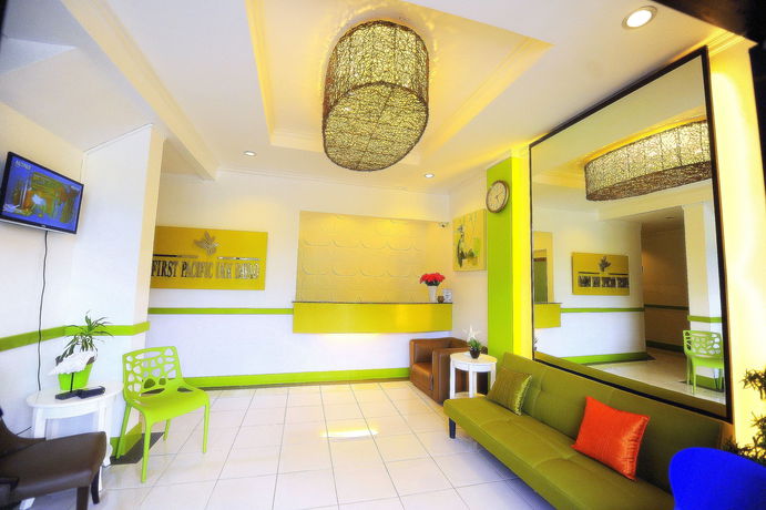 Imagen de la habitación del Hotel First Pacific Inn. Foto 6