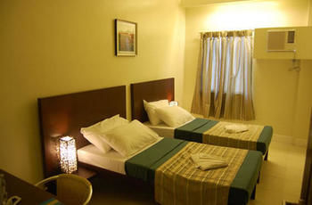 Imagen de los interiores del Hotel First Pacific Inn. Foto 13