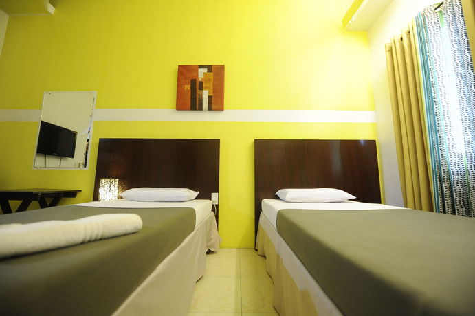 Imagen de los interiores del Hotel First Pacific Inn. Foto 15
