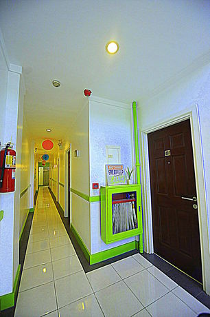 Imagen de la habitación del Hotel First Pacific Inn. Foto 10