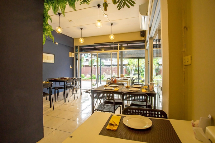 Imagen del bar/restaurante del Hotel First Residence, Mae Rim. Foto 5