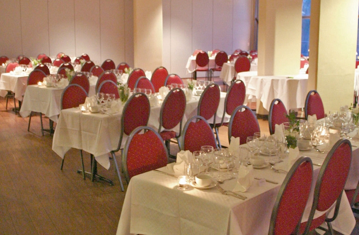 Imagen del bar/restaurante del Hotel First Royal. Foto 3