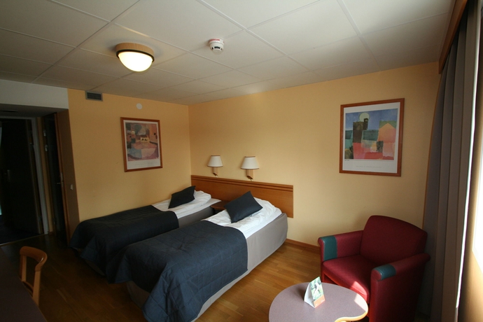 Imagen de la habitación del Hotel First Royal. Foto 7