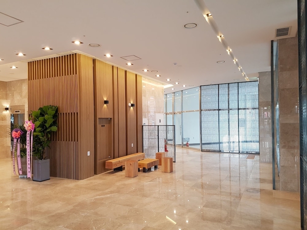 Imagen de los interiores del Hotel First Stay. Foto 18