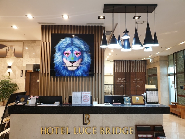 Imagen de los interiores del Hotel First Stay. Foto 19