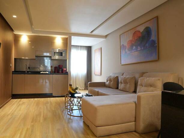 Imagen de la habitación del Hotel First Suites Hôtel. Foto 12