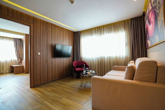 Imagen de la habitación del Hotel First Suites Hôtel. Foto 15