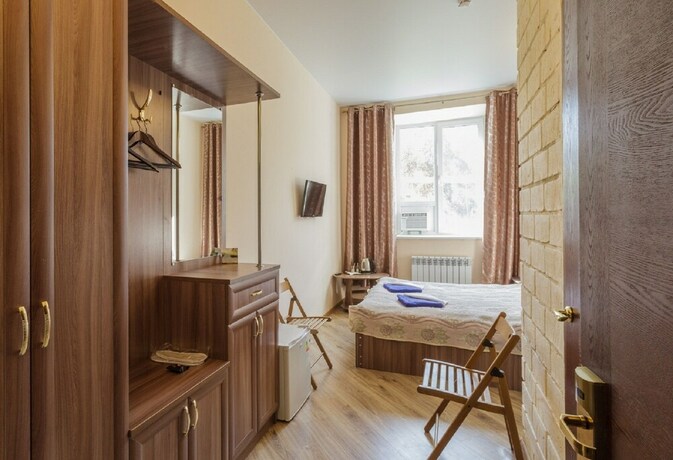 Imagen de la habitación del Hotel First Train. Foto 2