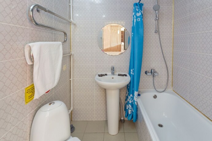 Imagen de la habitación del Hotel First Train. Foto 7