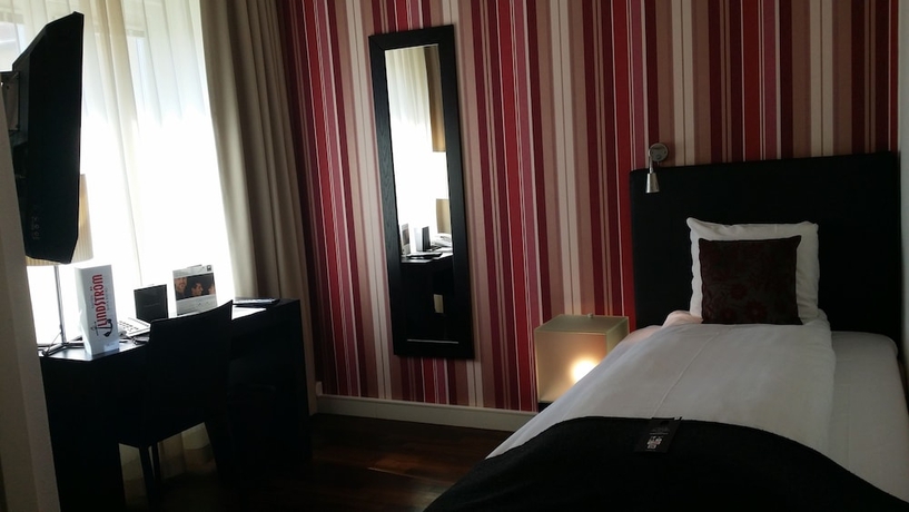 Imagen de la habitación del Hotel First Witt. Foto 13