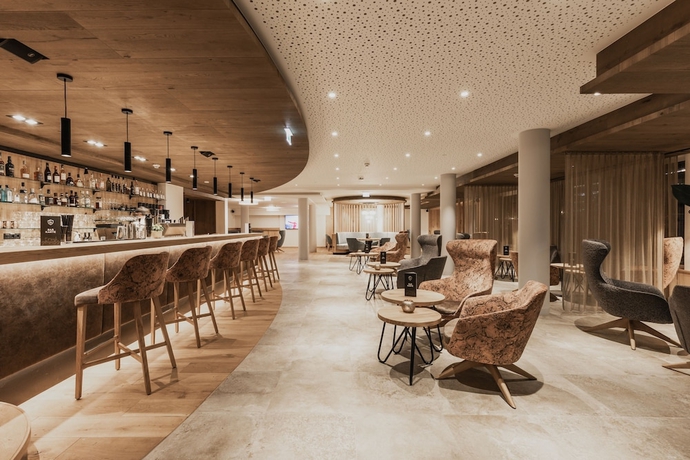 Imagen de los interiores del Hotel Firstpeak. Foto 12