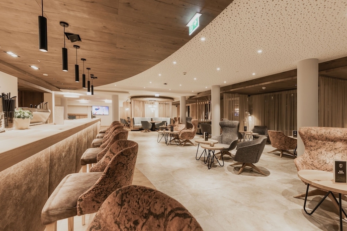 Imagen de los interiores del Hotel Firstpeak. Foto 13