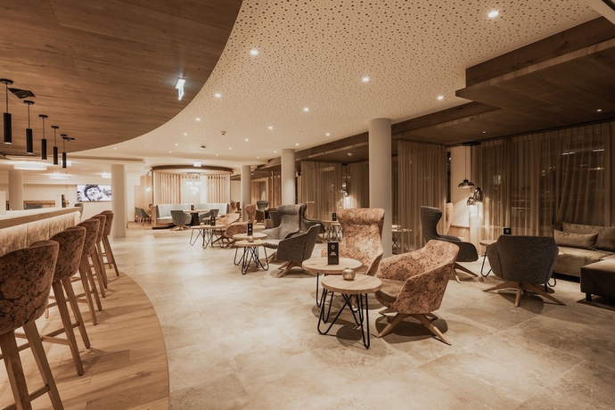 Imagen de los interiores del Hotel Firstpeak. Foto 16