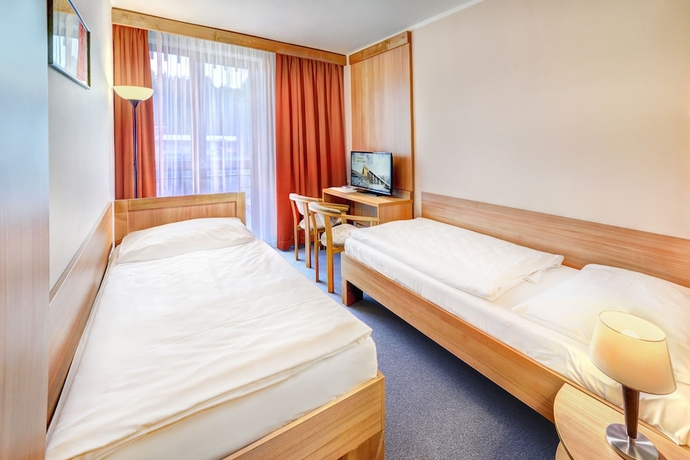 Imagen de la habitación del Hotel Fis. Foto 6