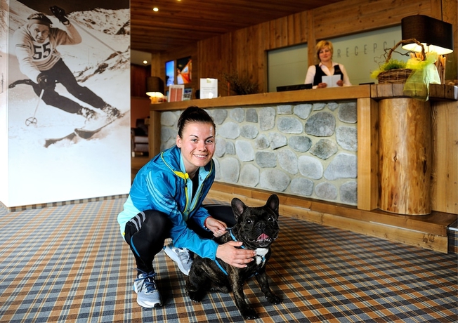 Imagen de los interiores del Hotel Fis. Foto 18