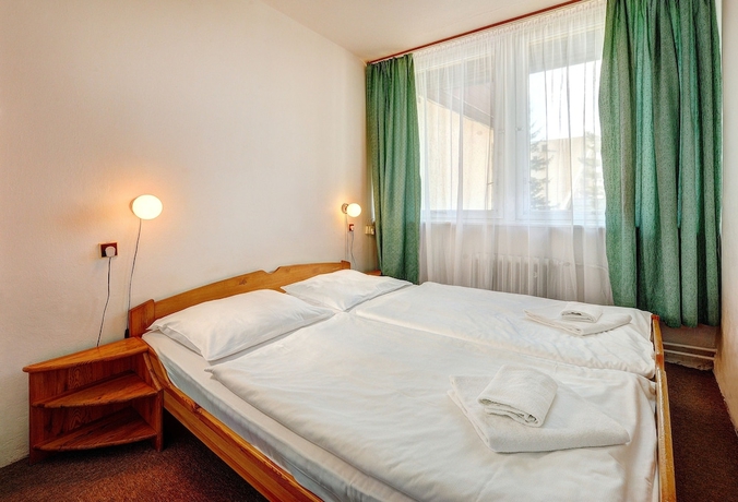 Imagen de la habitación del Hotel Fis. Foto 12