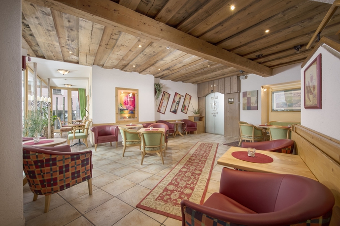 Imagen de los interiores del Hotel Fischer, Sankt Johann In Tirol. Foto 15