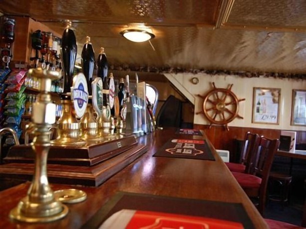 Imagen del bar/restaurante del Hotel Fisherman\'s Tavern - Inn by Greene King Inns. Foto 3