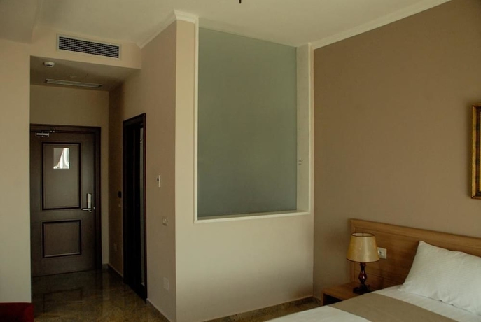 Imagen de la habitación del Hotel Fishta. Foto 8
