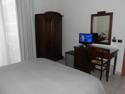 Imagen de la habitación del Hotel Fiumefreddo. Foto 3