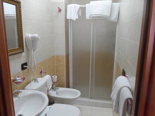 Imagen de la habitación del Hotel Fiumefreddo. Foto 5