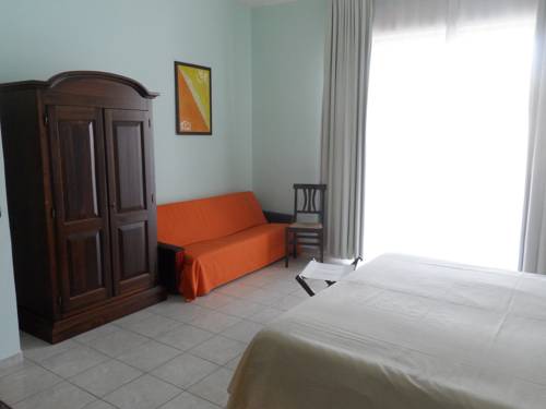 Imagen de la habitación del Hotel Fiumefreddo. Foto 8